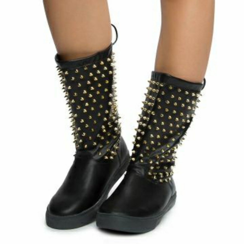 NEW Liliana Silver Studded Boots